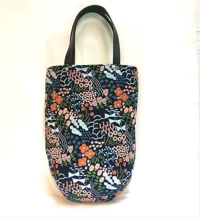 綿麻ナイトガーデン刺繍 紺 ラウンド手提げバック受注製作 | iichi