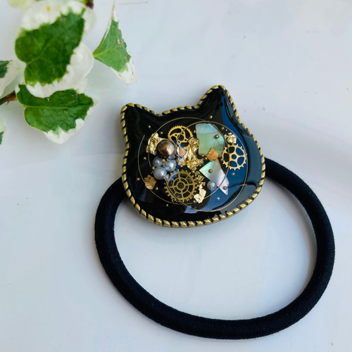 ねこちゃん♡レジンヘアゴム ネジと時間の世界 黒の大人レジン