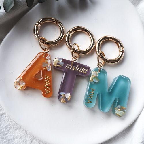 crash shell】名入れ レジン キーホルダー プチギフト お揃い ペア 席