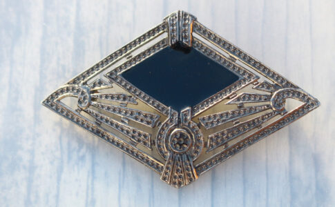 アール・デコのジュエリーの特徴とは｜デザイン、スタイル、流行など