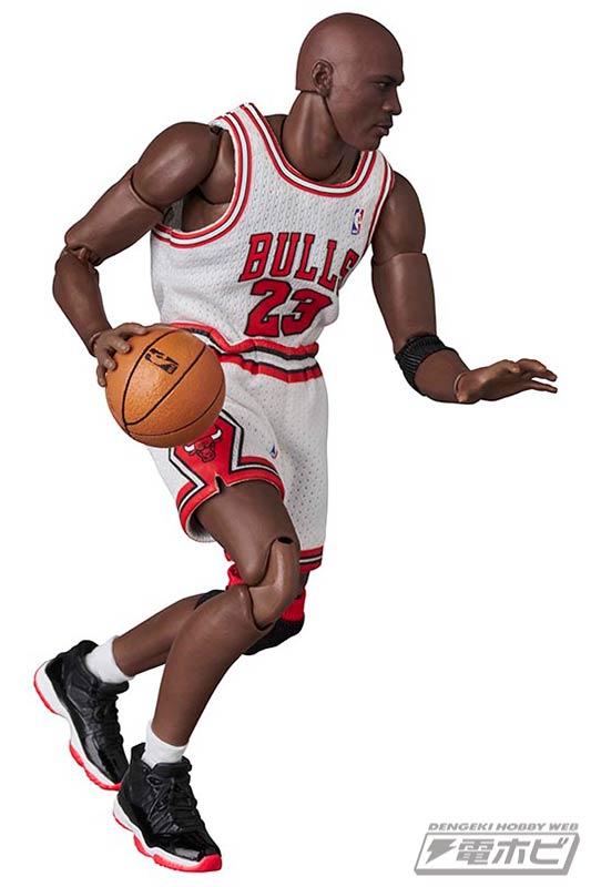 NBAシカゴ・ブルズのホームユニフォームを着た「マイケル・ジョーダン