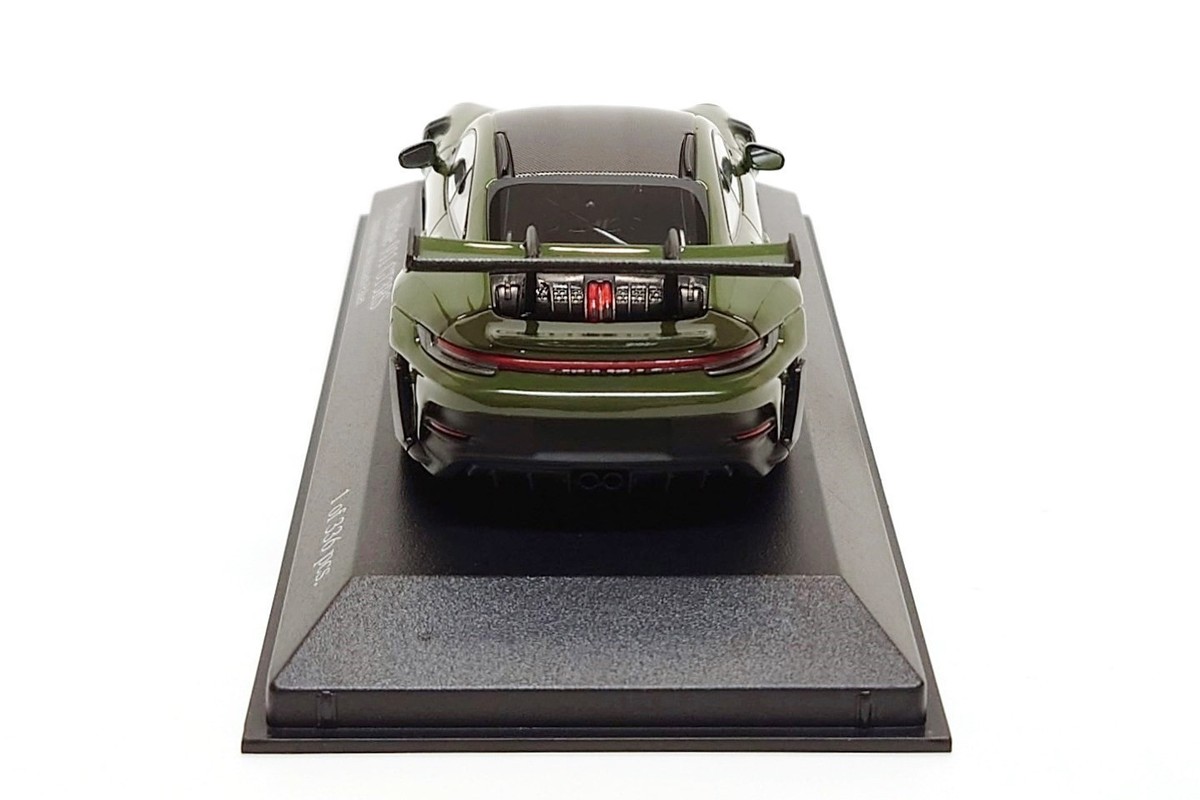 Minichamps 1:43 Porsche 911 GT3 RS (992) Weissach Package in NATO