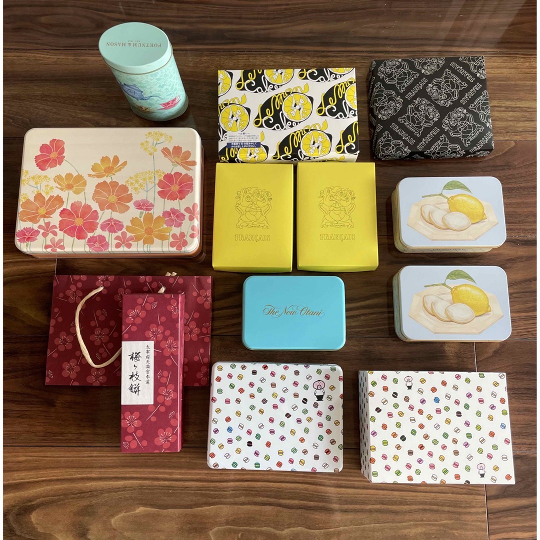 ピエール・エルメ・パリ - 箱のみ 缶のみ お菓子の空缶 空箱 空き缶