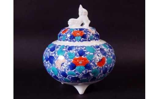 伊万里焼】色鍋島唐草文牡丹椿萩文香炉【市川冬山窯】 037-H1228