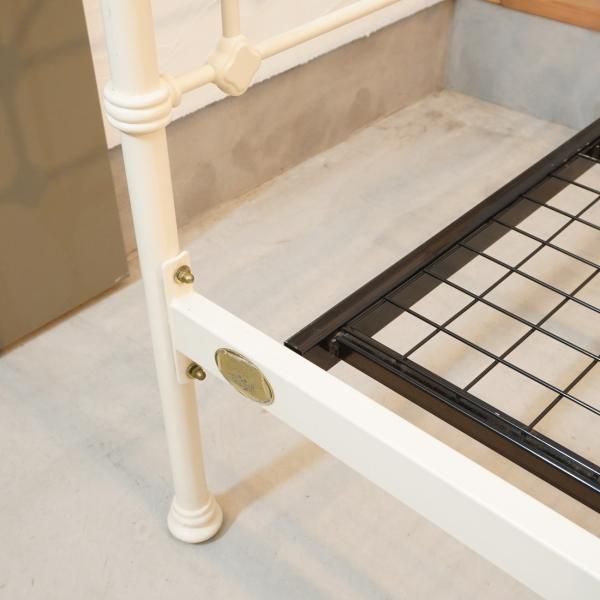 稀少なLAURA ASHLEY(ローラアシュレイ)Petula(ペトゥラ)シングルベッド