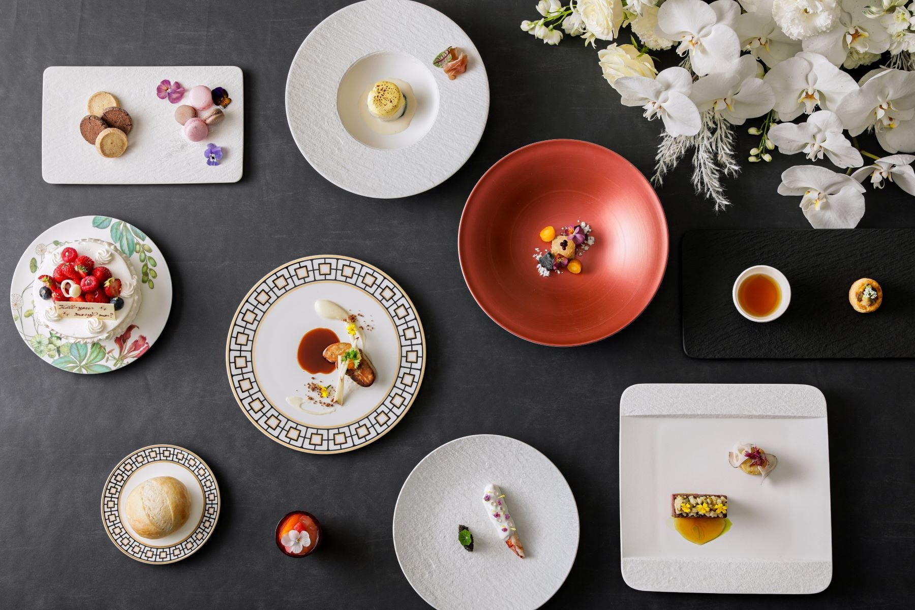 275年の歴史を誇る陶磁器ブランド「ビレロイ＆ボッホ」の食器を使用