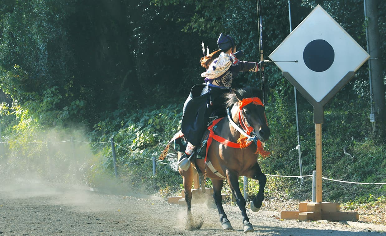 2026年の干支におまいり！馬午トピックvol.1 馬上武芸奉納祭 | SAVVY