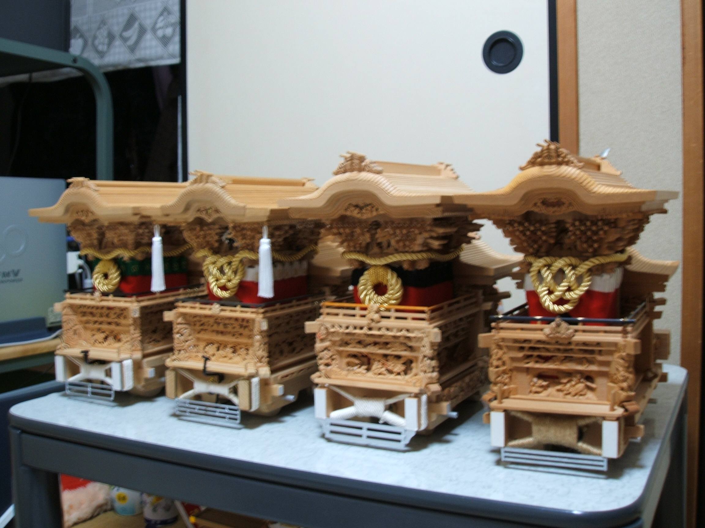 ミニだんじり （左から11台目、10台目、9台目、4台目）です