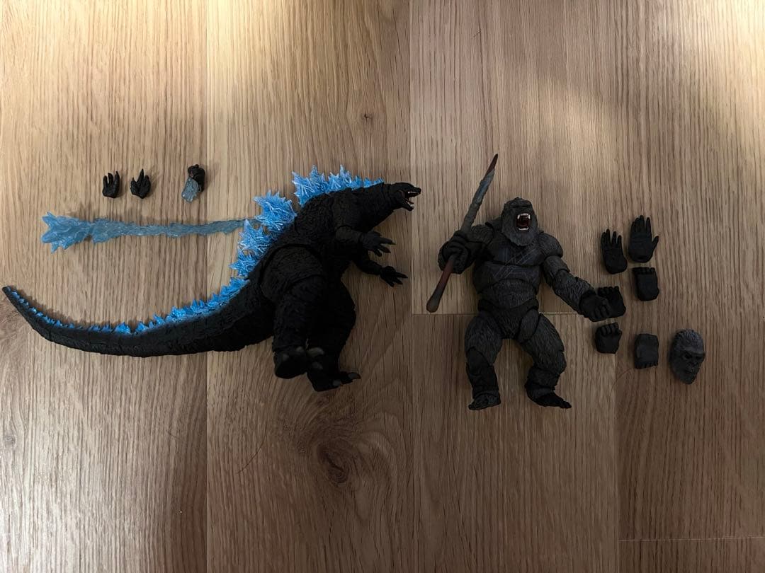 S.H. MonsterArts ゴジラ x コング フィギュア 2体セット S.H.MonsterArts SUKO & MOTHRA (2024) FROM GODZILLA × KONG: THE NEW