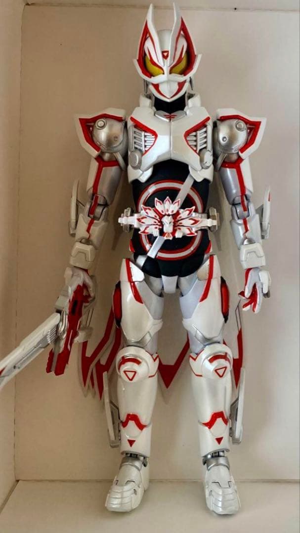 ギーツ Ⅸ フィギュア 九尾パーツを合体させて「仮面ライダーギーツⅨ」に変身！リボルブ