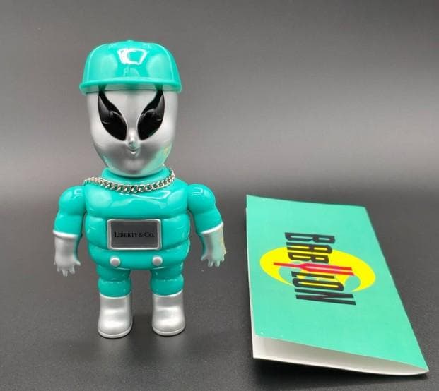 た*り様 LIBERTYTOKYO BABYLON ティファニーブルー ソフビ ティファニー」が現代アーティストのダニエル・アーシャムと協業 “腐食