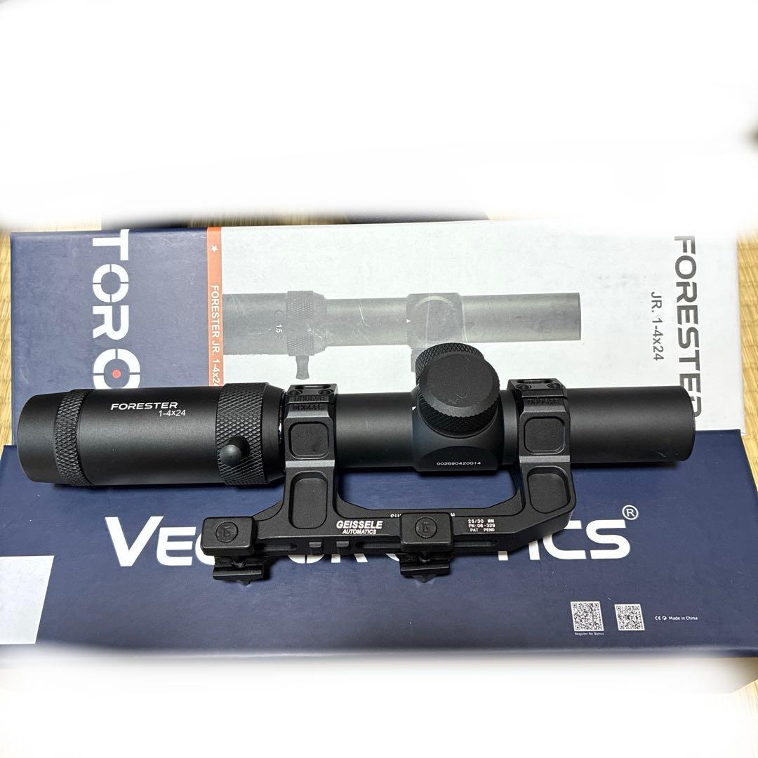 ベクターオプティクス　FORESTER 1-4x24 ショートスコープ　マウント 1万円を切る価格の高コスパ系ショートスコープ、Vector Optics