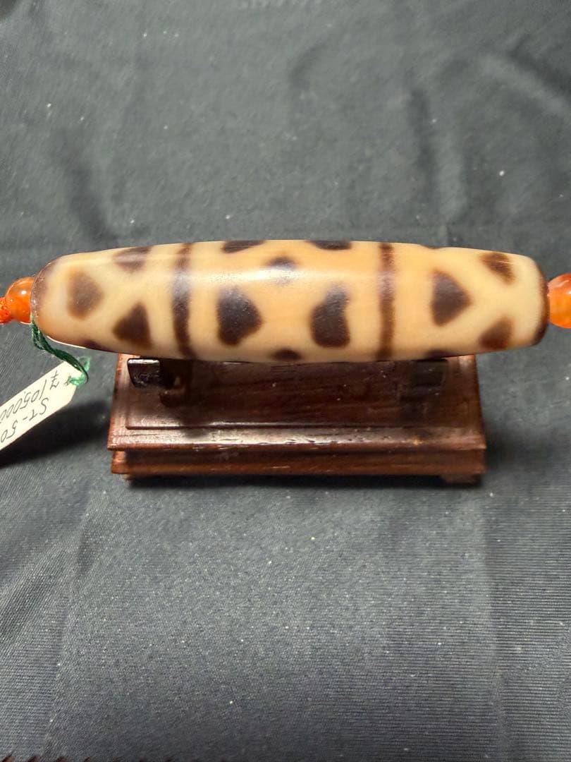 良品天珠‼️西蔵老礦紅朱砂亀甲寿長寿紋金剛四眼天珠 紅朱砂仏心九眼天珠 もう手に入りません( ﾉД`)ｼｸｼｸ… 老玉髄天珠