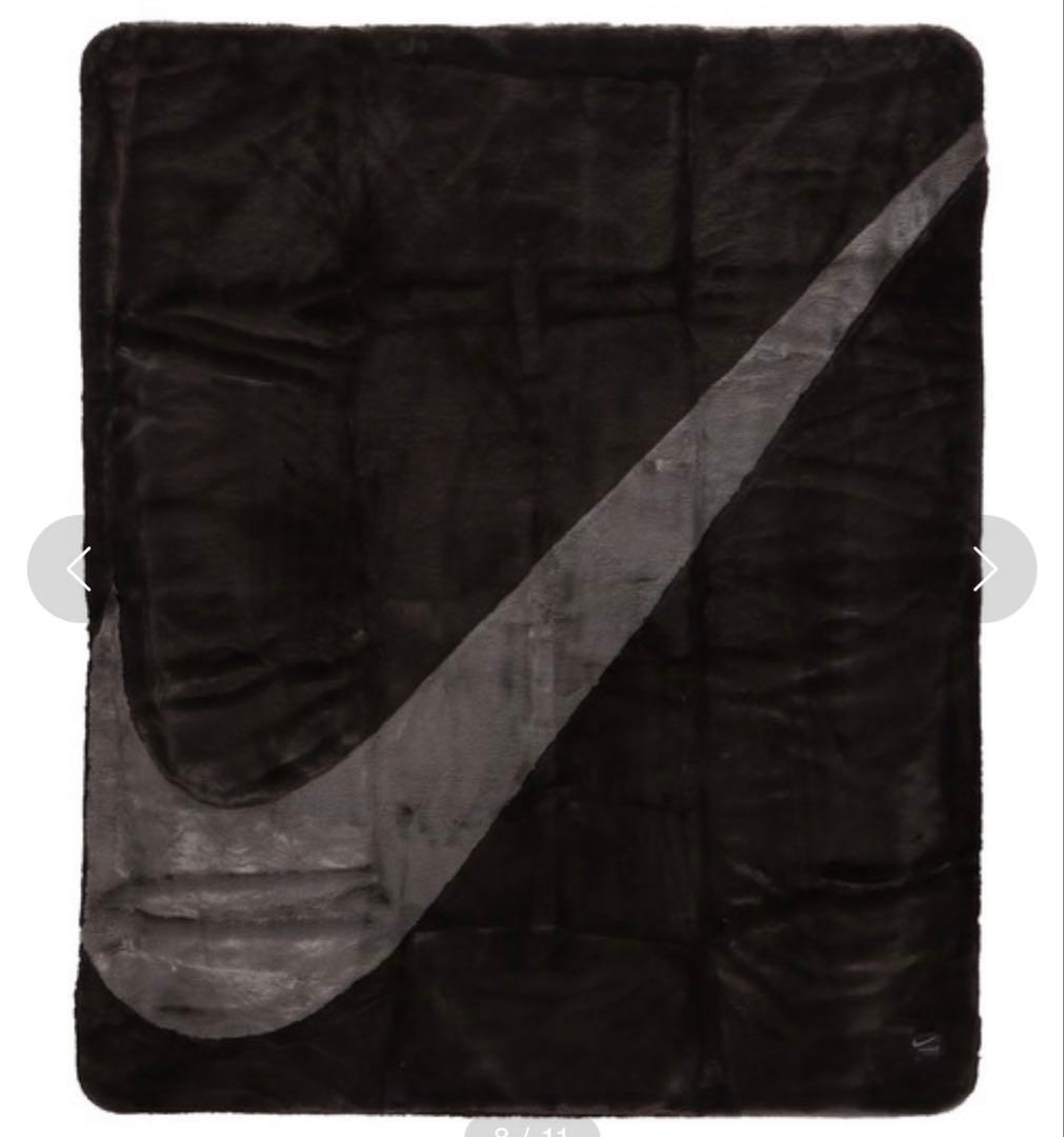 NIKE フェイクファーブランケット　DO3793-220 NIKE（ナイキ）の「NIKE WMNS NSW FAUX FUR BLANKET KRMG DO3793-220