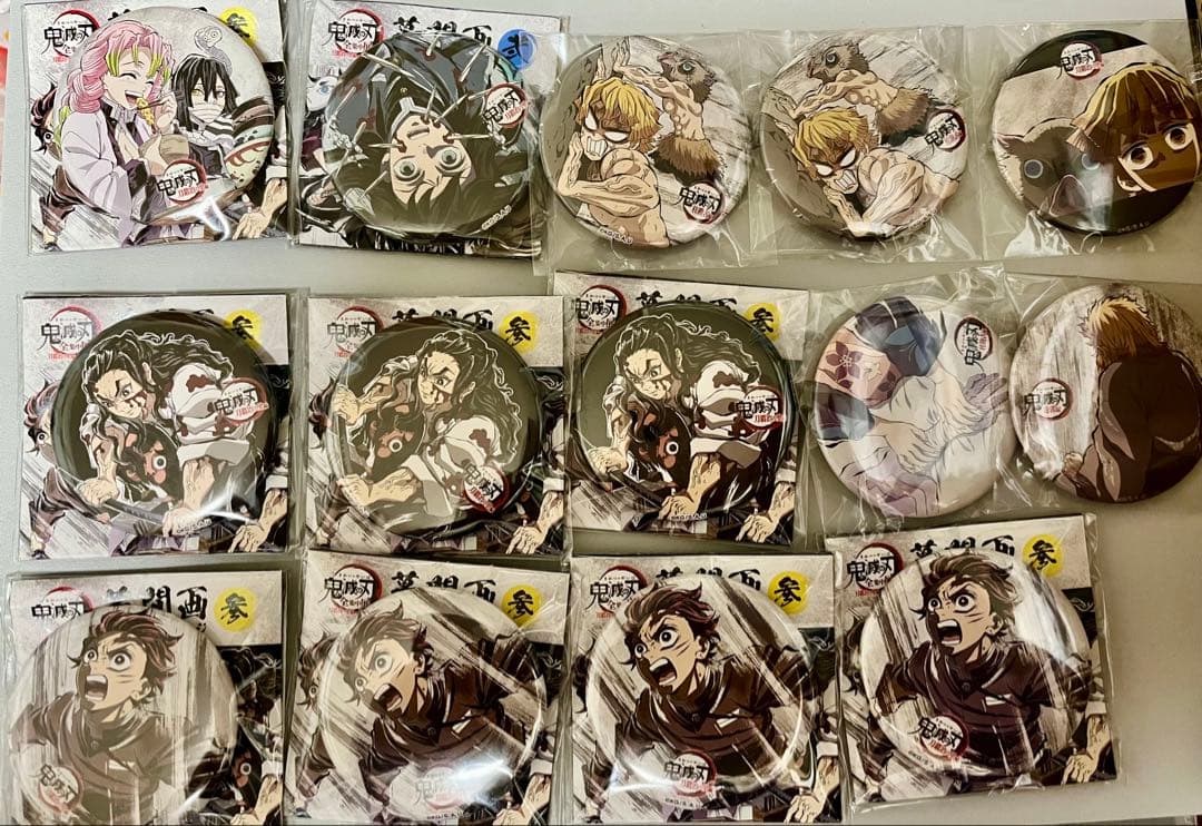 鬼滅の刃 ufotable 全集中展 幕間缶バッジ 蜜璃 無一郎 伊黒 鬼滅の刃 全集中展 幕間画（アイキャッチ） 缶バッジ（全4グループ）
