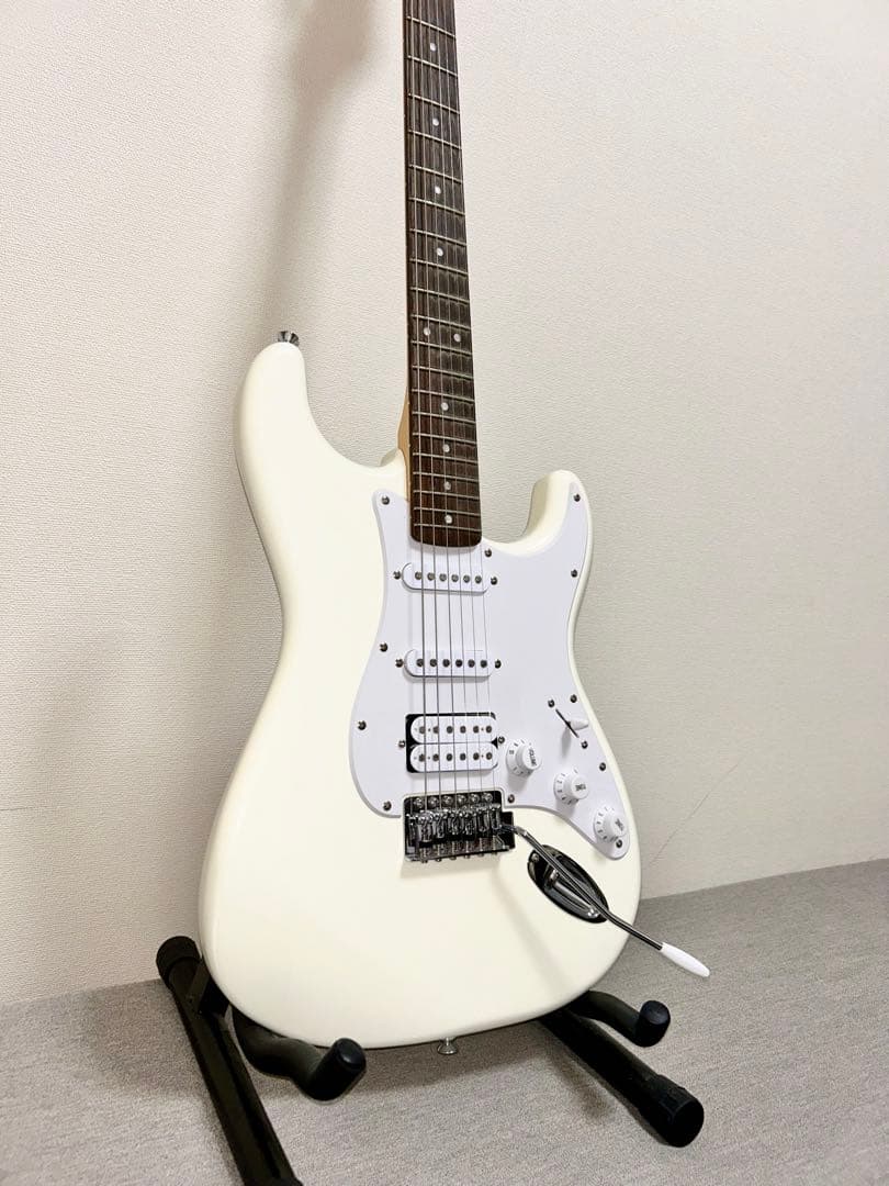 【匿名配送】squier bullet strat / エレキギター ホワイト Squier Bullet Stratocaster HSS HT Electric Guitar Arctic White