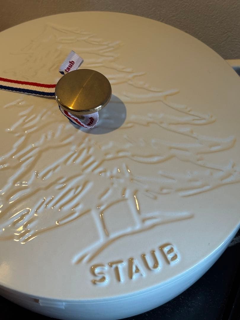 STAUB シグネクチャーココット　ホワイト Amazon｜staub ストウブ 「 ミニ ココット ラウンド ホワイト 10cm