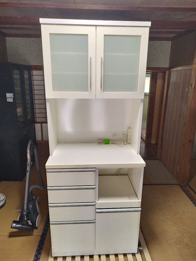 ニトリ キッチンボード 食器棚 レンジ台 一カ所天板ササクレあり！ ニトリ（NITORI） 幅80cm 見た目すっきり 板戸レンジボード (幅80cmcm