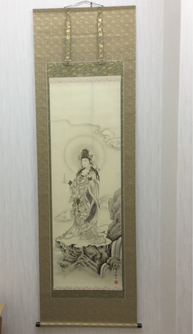 掛け軸 墨観音 桐箱付き 掛け軸 雲上観音（左向き）◇吉田真秋（真作・新品）