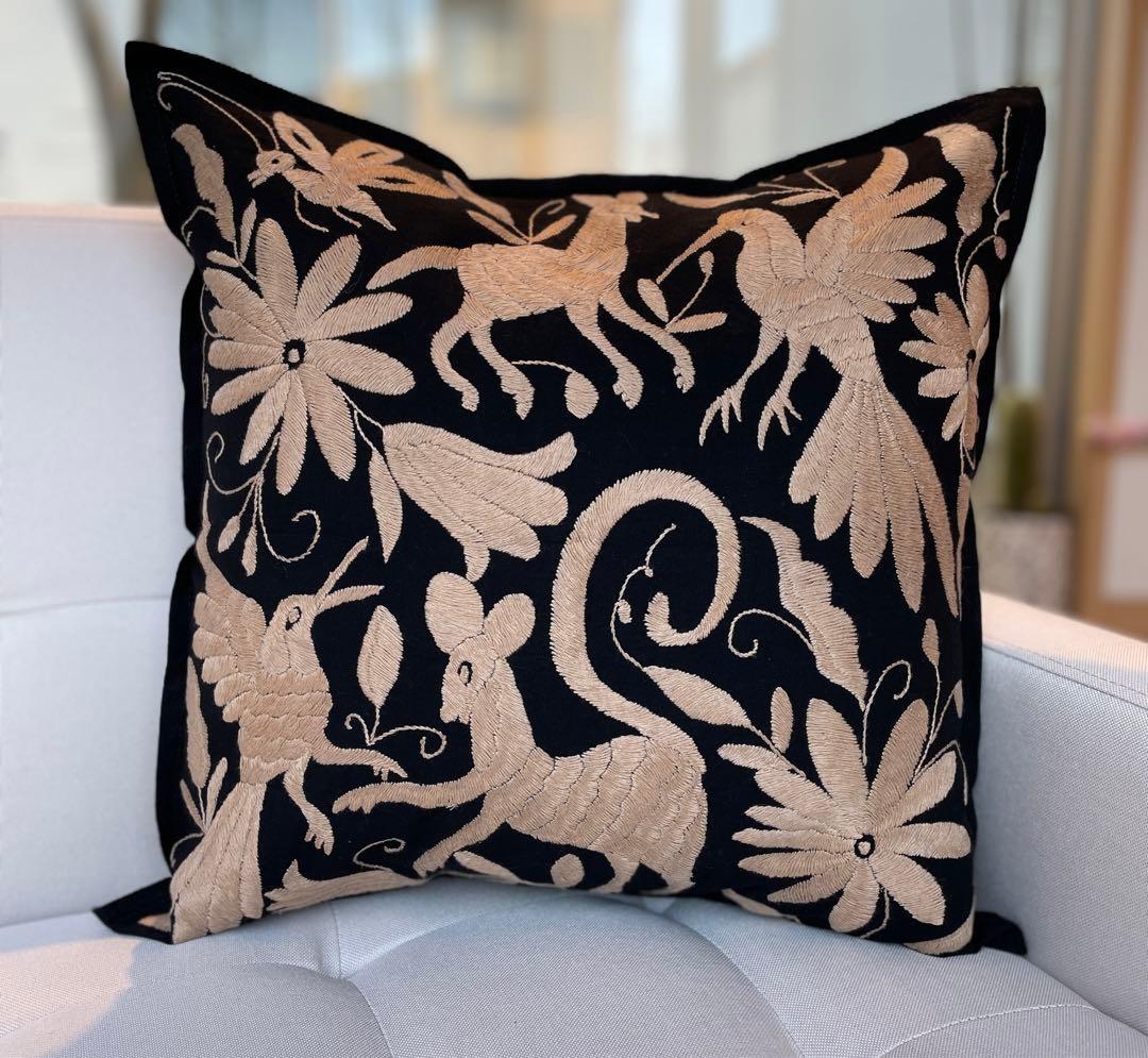 メキシコの伝統的なテナンゴ刺繍 クッションカバー 手刺繍のオトミ枕カバー：本物のメキシコテナンゴアート、16インチ×16